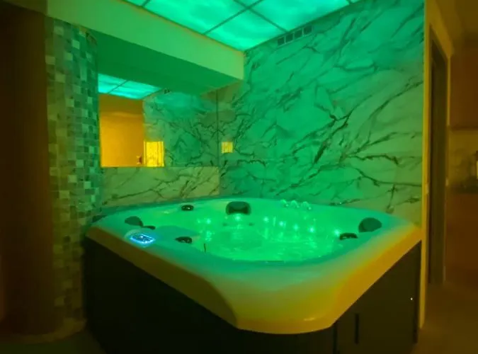 Jacuzzi Old Town Free Parking